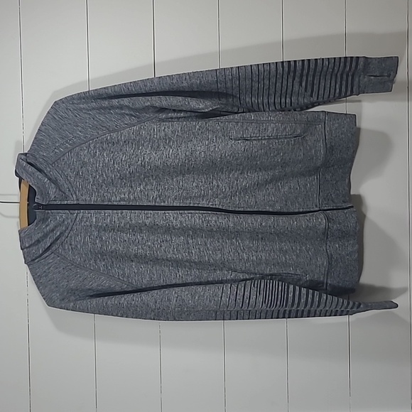 Brooks Jacket Women's Medium Full Zip Grey Run Happy Hooded Activewear Jacket - Picture 2 of 9